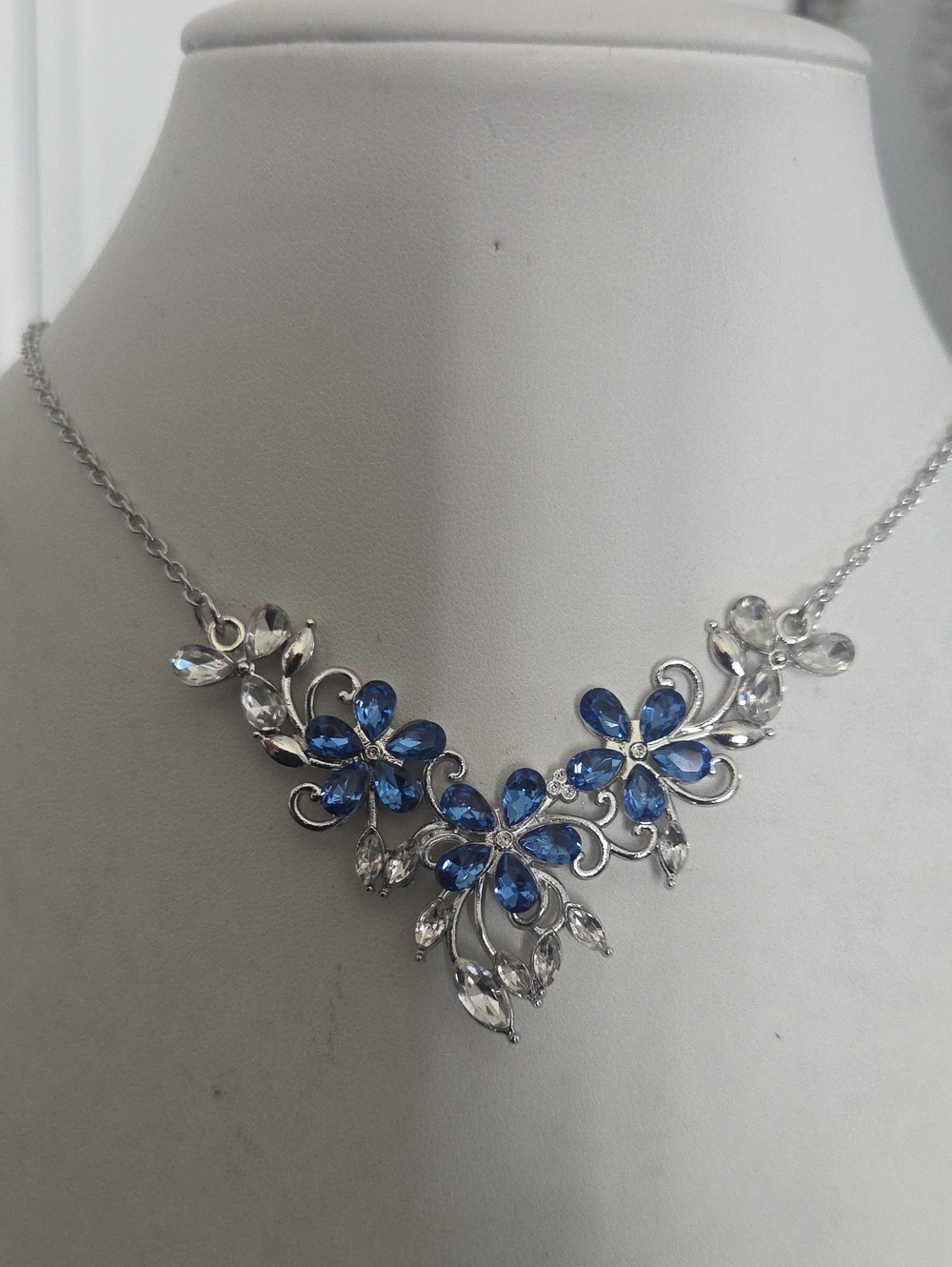 Paparazzi Floral Fashion Show Blue Necklace NWT
